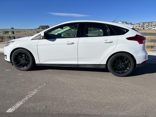 Photo 1 of 14 of 2016 Ford Focus SE